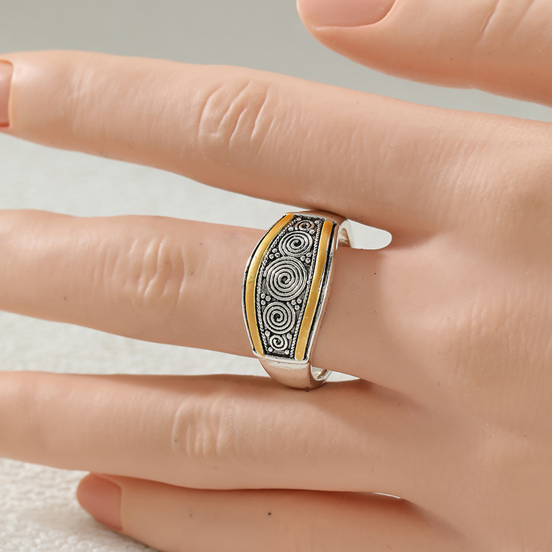 Women's Vintage Ethnic Two-Tone Spiral Pattern Wide Band Ring